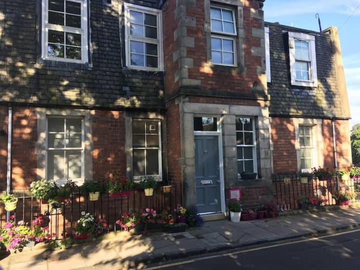 Beautiful Scandi-Inspired One Bed In Stockbridge 에든버러 외부 사진